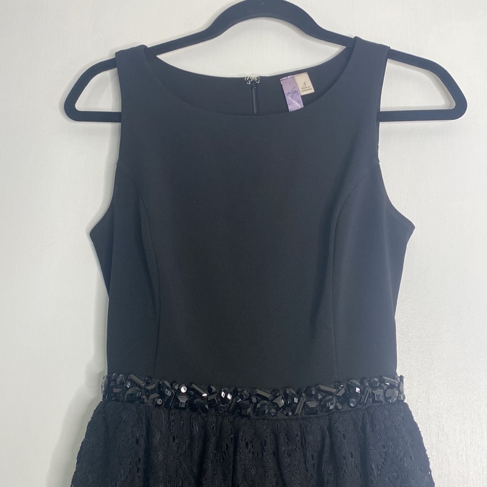 AYLA BLACK LACE JEWELED SLEEVELESS DRESS SIZE SMALL - Picture 2 of 9